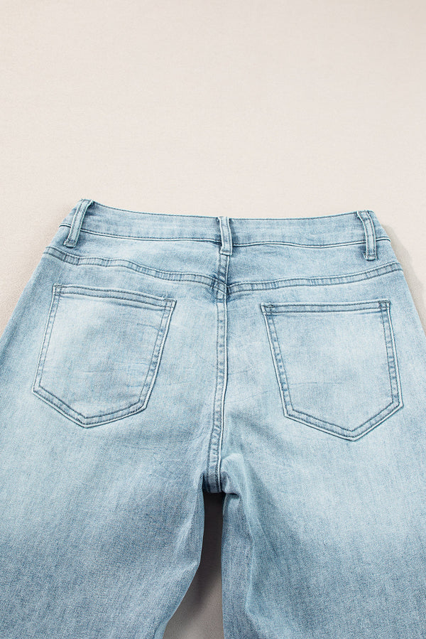 Wide leg jeans with pockets, slightly stretchy denim.