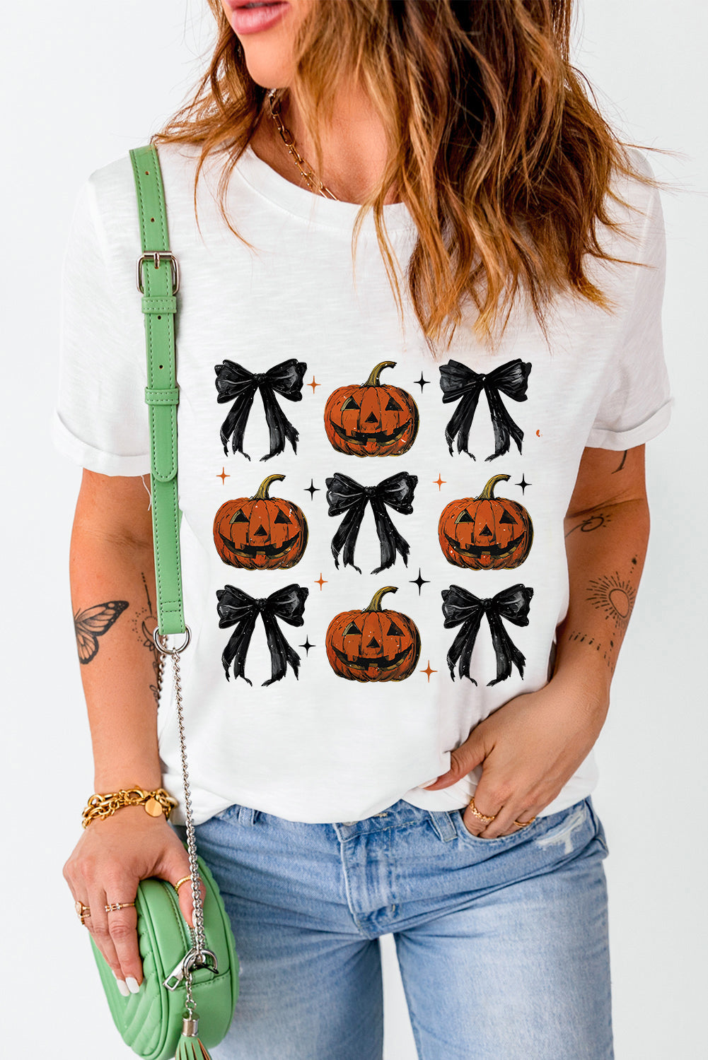 Pumpkin round neck short sleeve t-shirt with pumpkin and bow design.