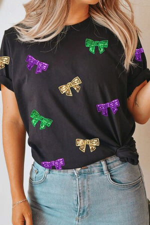 Black T-shirt with colorful sequin bow print, round neck, short sleeves.