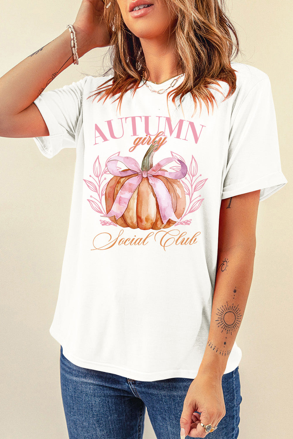 Pumpkin graphic round neck short sleeve T-shirt with autumn theme.