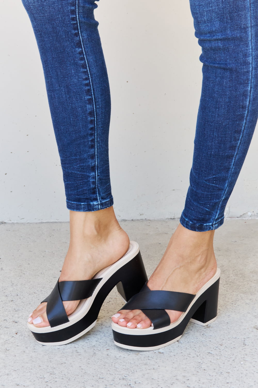 Weeboo Cherish The Moments Contrast Platform Sandals in Black-Teresa's Fashionista LLC