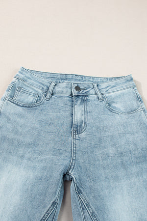 Wide leg jeans with pockets in light wash denim.