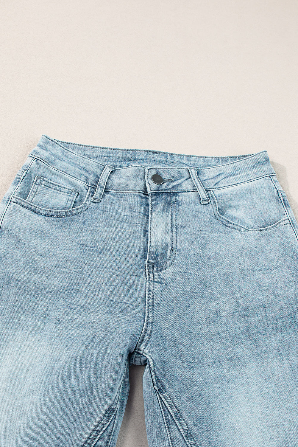 Wide leg jeans with pockets in light wash denim.