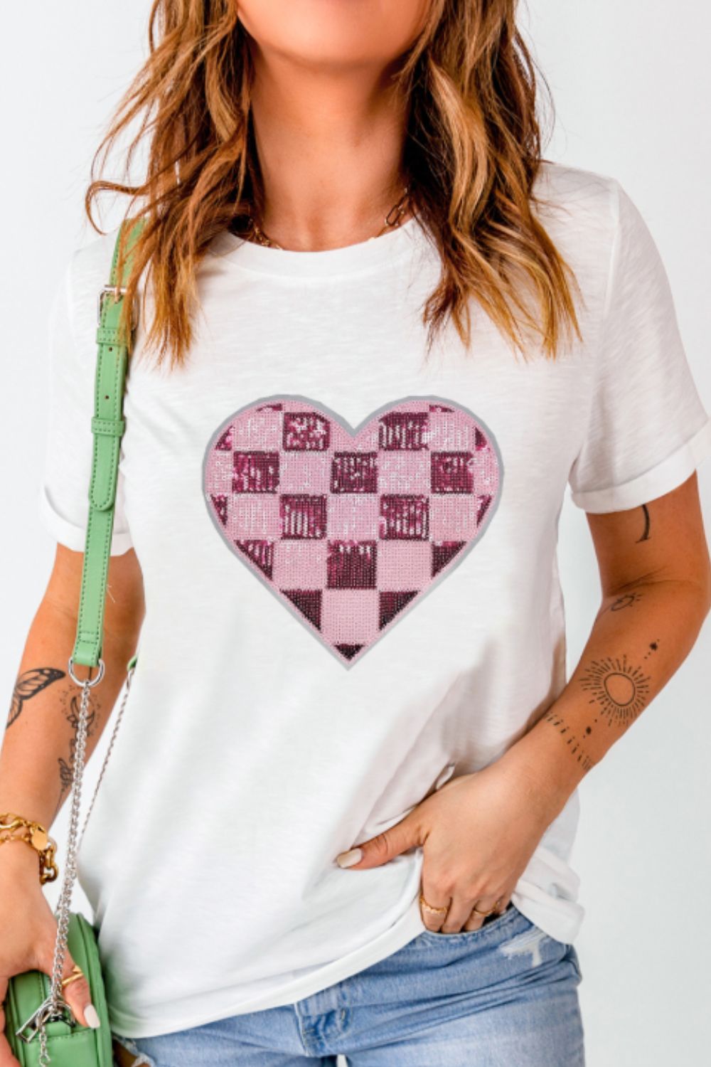 Sequin checkered heart round neck short sleeve t-shirt