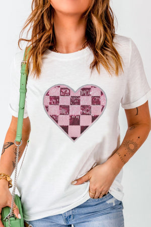 Sequin checkered heart design on white round neck short sleeve T-shirt.