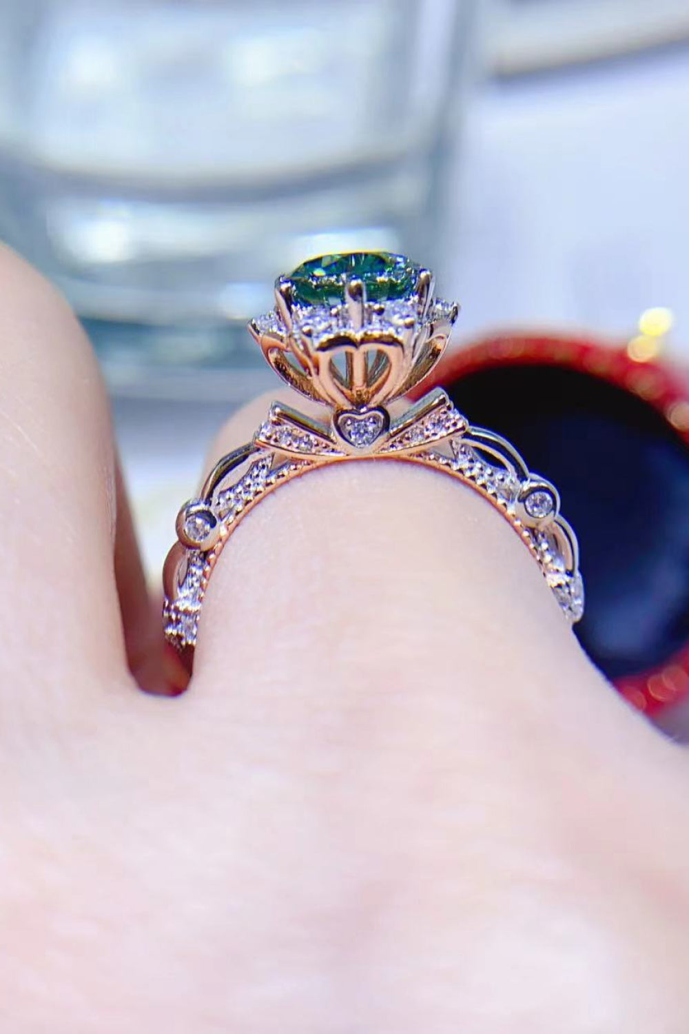 1 Carat Moissanite 925 Sterling Silver Ring with Platinum-Plating and Zircon Accents.