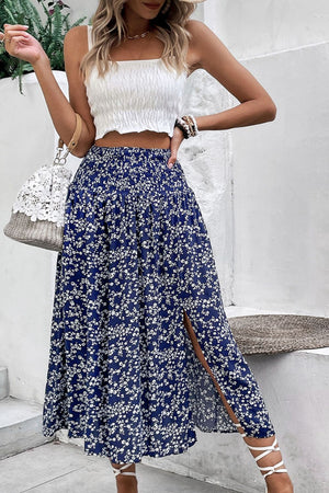 Ditsy floral high waist midi skirt with slit in blue and white pattern for vacation style